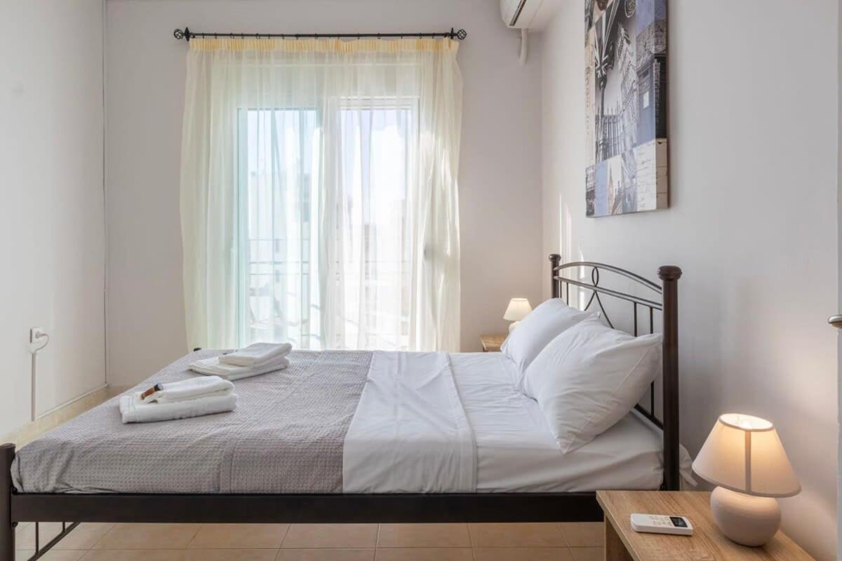 Comfy Central Square Gem With Balcony Lejlighed Kalamata Eksteriør billede